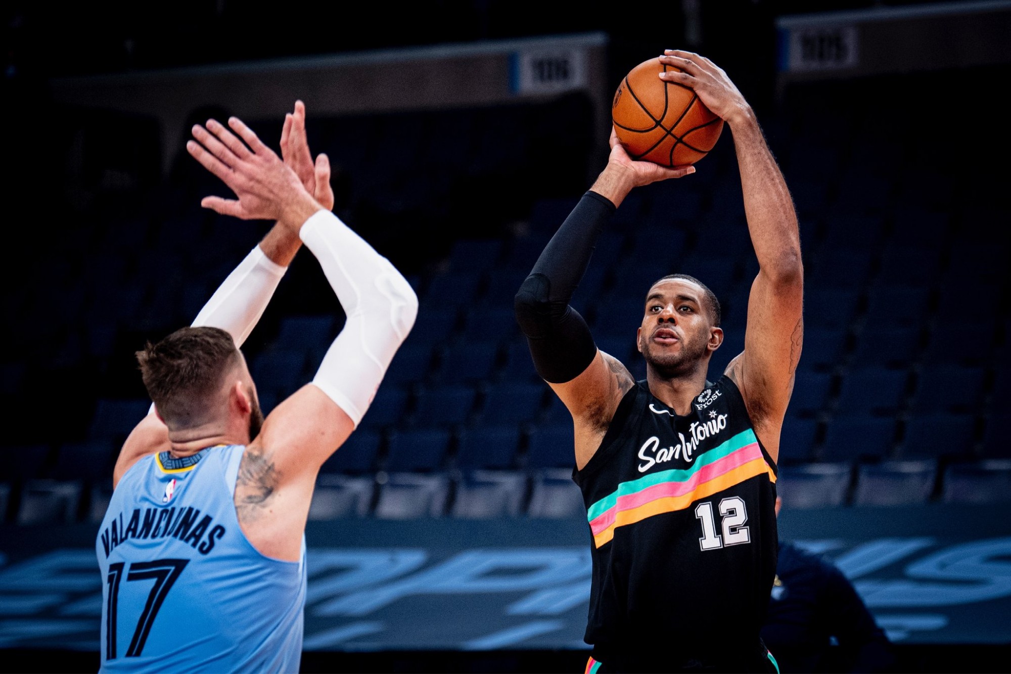 及对西班牙 及对西班牙