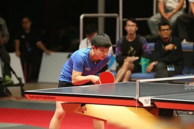 持球人左翼 持球人左翼